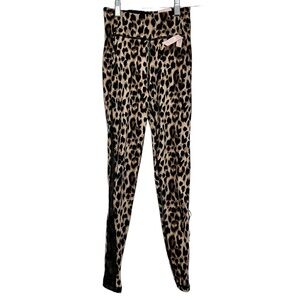 NWT Victoria’s Secret Incredible Essential legging 7/8 Size 2 Pockets Leopard